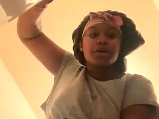 Amateur Foot Fetish Girlfriend Sucks and gives a Footjob