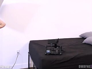 Barefoot Ryder gets a hot handjob in extra footage