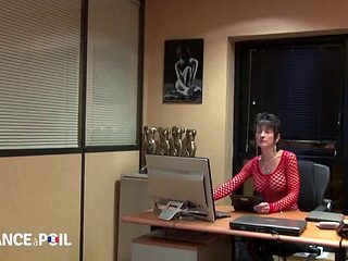 Worker Pounds Big-Butt French Secretarys Ass