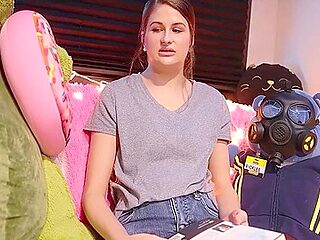 Stepsister Uses Me To Shoot Cuckold Pix For Her Boyfriend