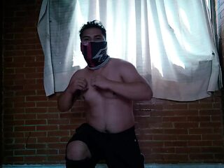 Mexican Gamer Personal Trainer Gets a Wet Workout