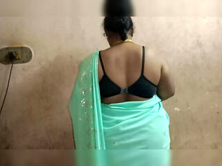 Tamil Aunty Hot Saree Fingering - Big Natural Tits Grabbed in Homemade Indian Sex
