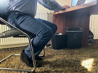 Secretary secret blowjob under the desk