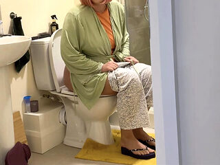 Emma Voyeur Caught Peeing - Angry Stepmom Humiliated in 4K Voyeur Fantasy