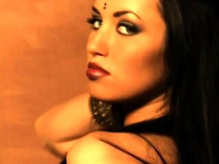 Deva Dassi s Sensual Show