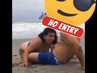 A mí Esposa le gusta Mamar verga y lo hace con mis Amigos. Y Yo filtro sus videos !!