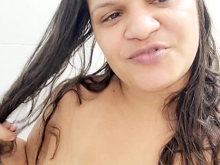 Pee, vibrator and dildo