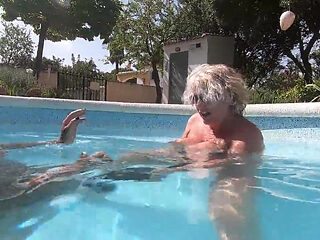 Camilla and Cheyenne Play with a double ended dildo in the pool