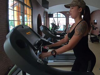 Asian amateur duo sweat it out in gym P
