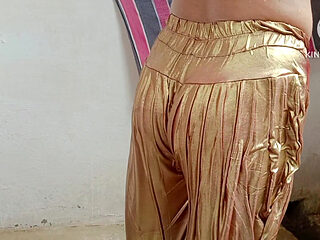 How Is Bhabhi Dressing up for Her Friend Full Hot Romantic Bathing Stepsister