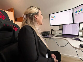 Pregnant German MILF Gives Hard Deepthroat Blowjob & Facial Cumshot - Amateur Homemade 4K