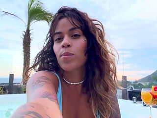 An Afternoon with Your Queen Lolah... Enjoy.