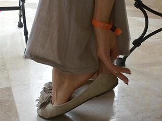 Ballet Flats Shoeplaying on Barefoot