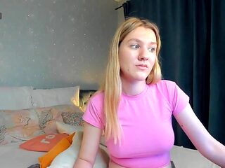 Perfect big ass and natural big boobs blonde skinny teen - Blonde