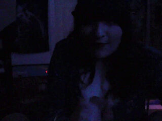 Elf Princess Sneaks in Human Chambers
