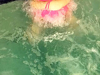 Davisdesires Is in the Pool Watch Her Pussy Drool