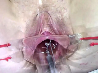 Deep Keely Spreads Wide Open for a 1000 Watt Lamp Fuck