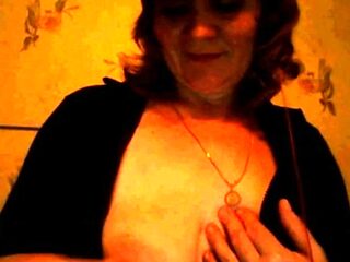 Mature Russian Amateur Irina Shows Off on Webcam