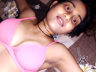 Desi bhabhi gets fucked in Indian village by handsome devar