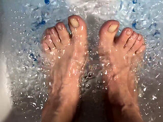 Foot Soak Toe Wiggle