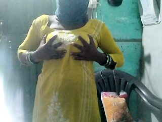 Indian aunt gets a sneak peek from neighbor's son