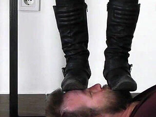 Sydney Crushed a Slave's Face with a Boot