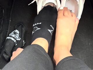 Solo masturbation and the foot fetish