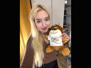 Hot Sexy Beautiful Blonde with All Natural Big Tits Comes for a Fashion Try on Haul Turns Into Softcore Porn Casting