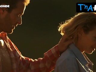 Claire Keim Culo, Milk cans Vignette in Jusqu'au Bout Du Monde