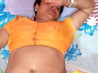 Indian big aunty wearing yellow saree and blouse sucking her beloved boy's penis. Attractive woman gives food delivery boy a blo