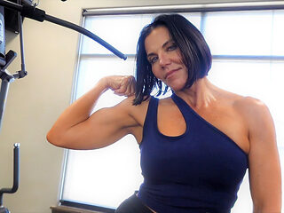 Fitness Chick Flexing! Custom Clip
