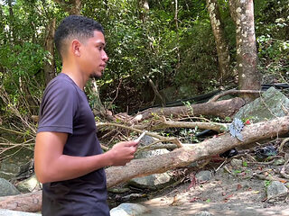 2 Latina swallow 2 cocks of strangers in the middle of the forest