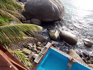 Underwater fuck in paradise infinitypool