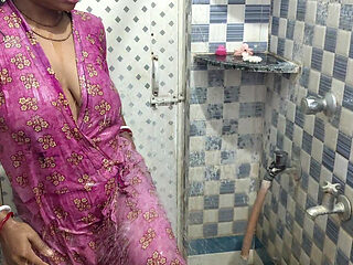 Hot bhabi in bathroom