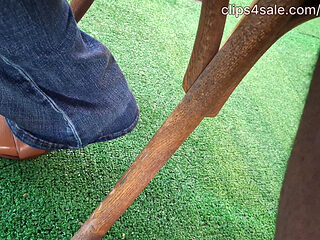 Ebony MILF with Pretty Feet at Saturday Party in Salamander