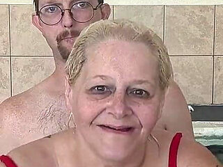 BBW Princess Sucking His Cock Underwater with Her Naughty Stepfather