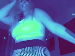 Rosie's Camel-toe Makes a Debut